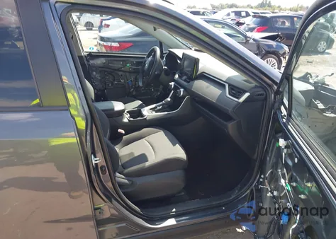 2021 Toyota Rav4 Xle z USA, uszkodzony, nr VIN 2T3W1RFV5MW112857